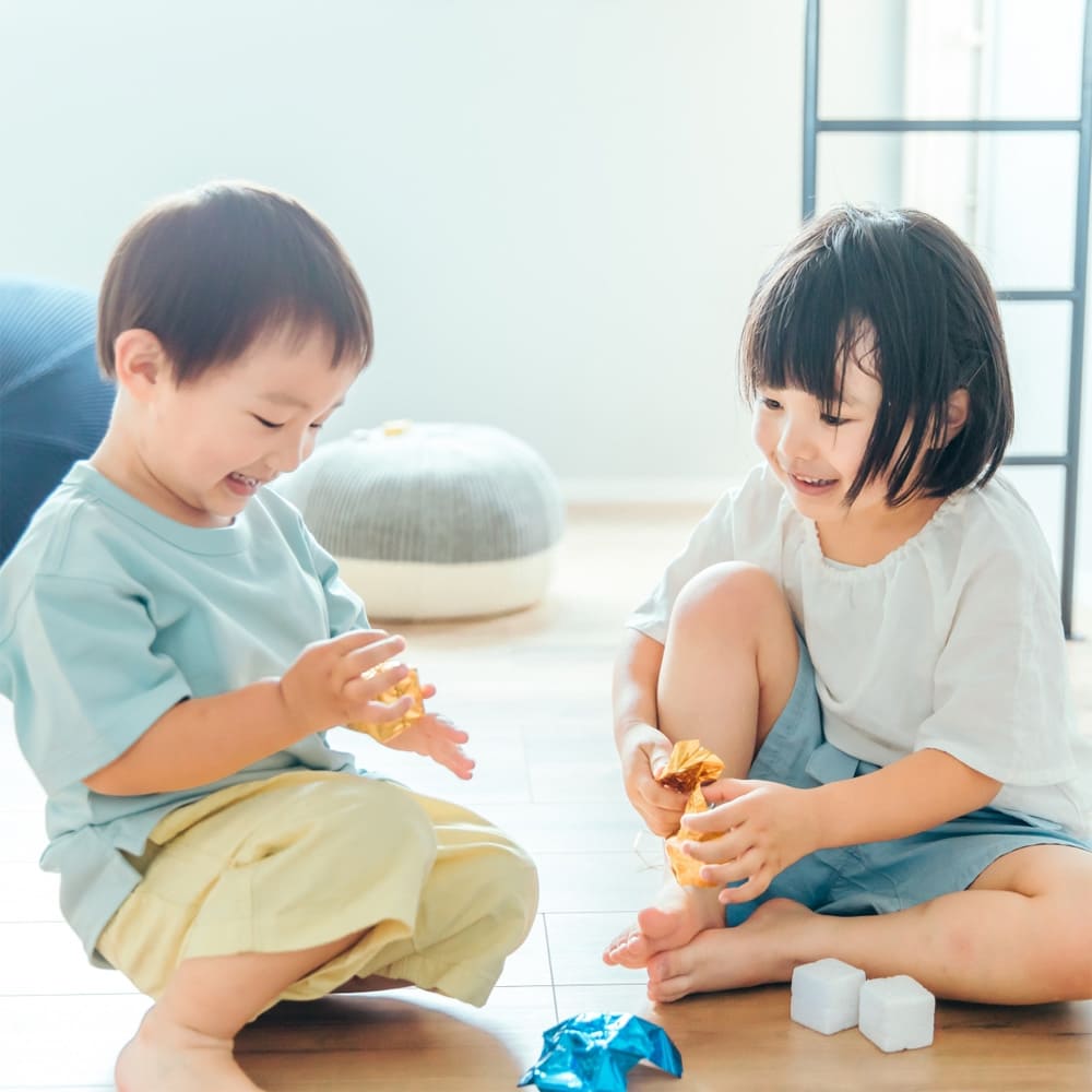 家にいるかのような様子の子どもたち